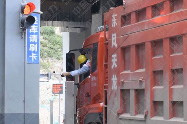 �o��ֵ�������Ԅ�(d��ng)�b܇ϵ�y(t��ng)