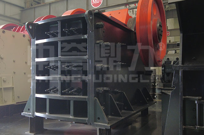 鄂式粗破碎機(jī)大型號(hào) 鄂式粗破碎機(jī)大型號(hào)