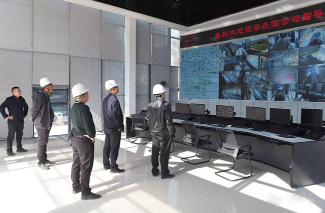 參觀生產線中控室