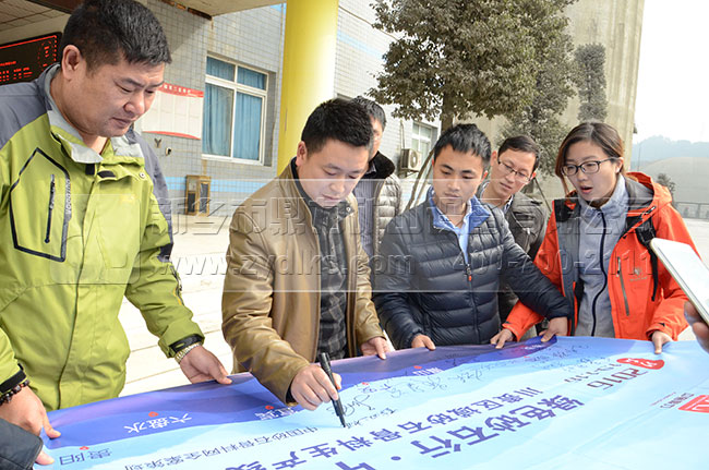 ���(d��ng)�}��