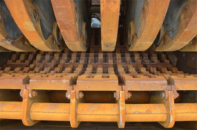 錘式破碎機(jī)出料口