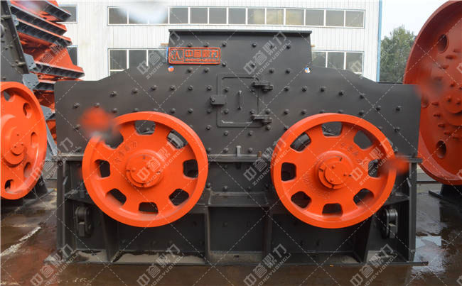 錘式打砂機(jī),時(shí)產(chǎn)120-150方砂子