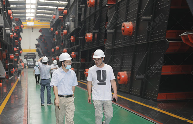 實(shí)地參觀中譽(yù)鼎力智能化一體生產(chǎn)車間