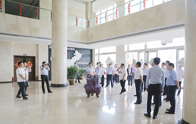 新鄉市直各單位人員組成的80人觀摩團蒞臨中譽鼎力