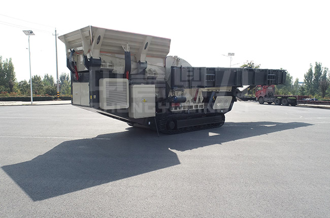 對于移動(dòng)式破碎機(jī)的介紹和厲害之處 對于移動(dòng)式破碎機(jī)的介紹和厲害之處